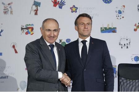 Премьер Армении и президент Франции выступили за стабильный и прочный мир на Южном Кавказе