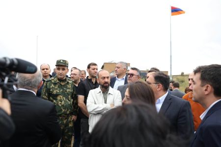 Армянские дипломаты посетили КПП 