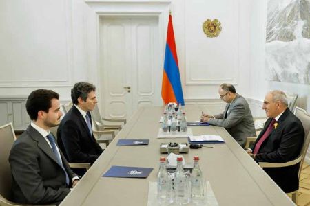 Премьер Армении попрощался с послом Греции
