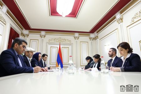 Спикер НС Армении и посол Ирана обсудили вопросы развития двусторонних отношений