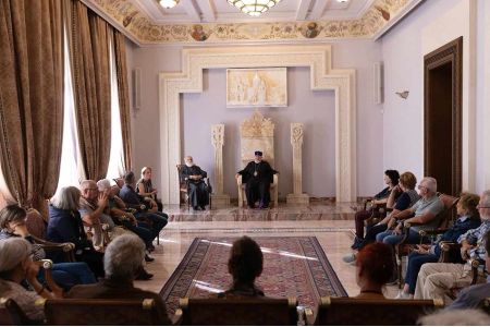 Ամենայն հայոց կաթողիկոսն ընդունեց Իտալիայից կաթոլիկ ուխտավորներին