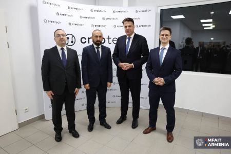Глава МИД Армении посетил польскую компанию, специализирующуюся в области космических технологий