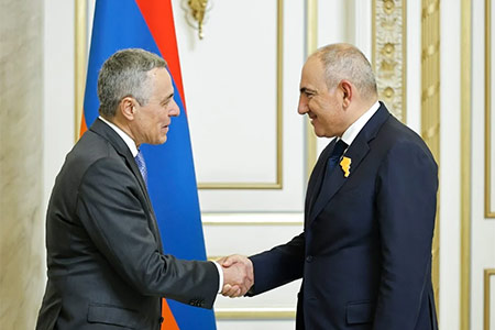Pashinyan and the OSCE Chairperson-in-Office discussed the peace process between Armenia and Azerbaijan.