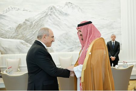 Pashinyan and the Saudi Arabian prince emphasized the importance of establishing peace between Armenia and Azerbaijan.